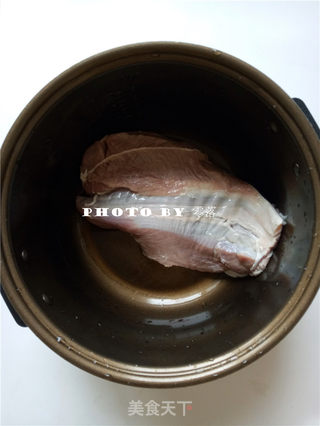 电饭煲无水卤牛腱子的做法步骤:4
