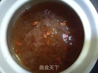 银耳莲子羹的做法步骤:3