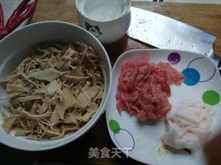 笋子炒肉的做法步骤：2