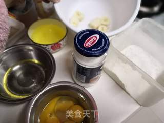 香蕉蔓越莓戚风蛋糕的做法步骤：3