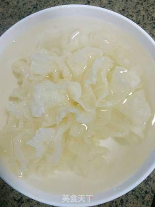 银耳马蹄羹的做法步骤：1