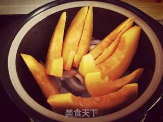 蒜香鸡翅焗南瓜的做法步骤:2