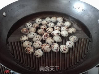 鹌鹑蛋红烧肉的做法步骤：1