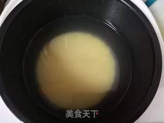 碗豆胡萝卜小米粥的做法步骤：1