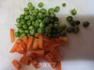 碗豆胡萝卜小米粥的做法步骤：3