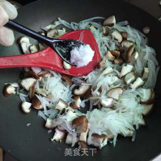 萝卜香干素包子的做法步骤:6