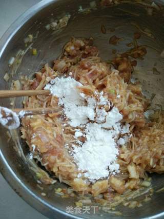 炸萝卜鸡肉丸的做法步骤:10