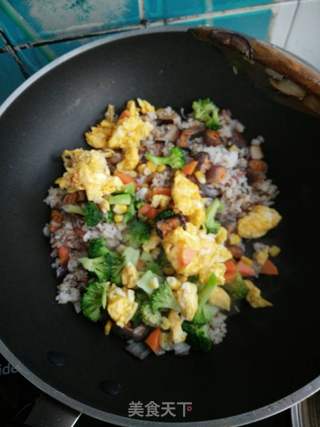 海参蔬菜炒饭的做法步骤:15