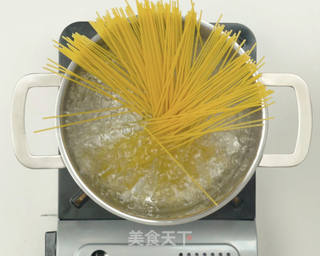 肉酱意大利面的做法步骤:4