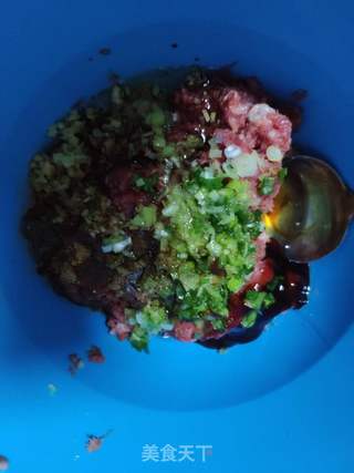 芹菜馅饼的做法步骤：2