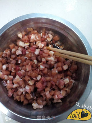 韭菜木耳饺子的做法步骤:2
