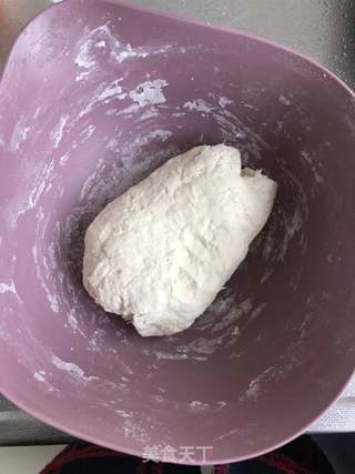 韭菜鸡蛋馅饼的做法步骤:2