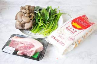 平菇肉馅饺子的做法步骤：1