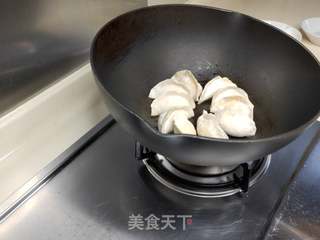 黄金煎饺 抱蛋煎饺的做法步骤：2