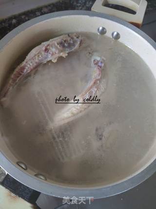 怎么做白斩鸡嫩滑多汁?的做法步骤:4