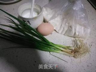 鸡蛋葱花饼的做法步骤:2