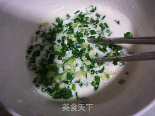鸡蛋葱花饼的做法步骤:4