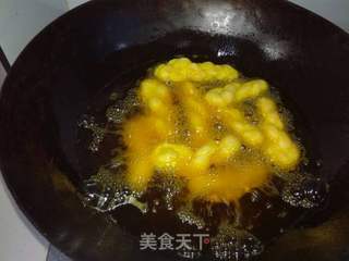 如何做不加一滴水的鸡蛋麻花的做法步骤:10
