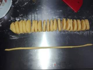 如何做不加一滴水的鸡蛋麻花的做法步骤:6
