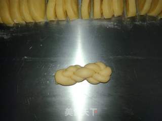 如何做不加一滴水的鸡蛋麻花的做法步骤:8