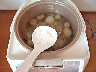 菊花雪梨冰糖饮的做法步骤:7
