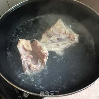 萝卜莲藕骨头汤的做法步骤:2