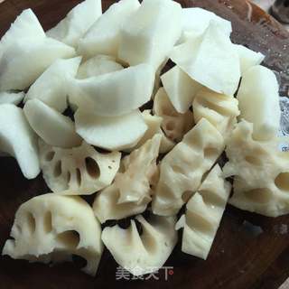 萝卜莲藕骨头汤的做法步骤:3