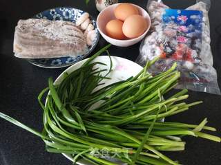 海灵菇虾爬肉韭菜水饺的做法步骤：1