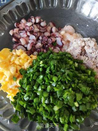 海灵菇虾爬肉韭菜水饺的做法步骤:4