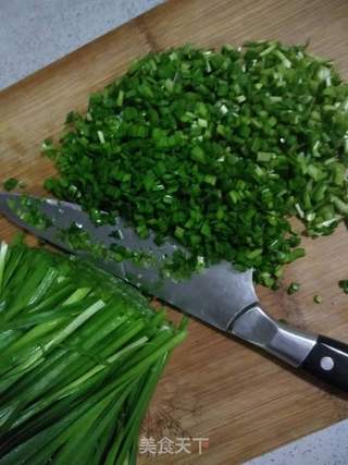 鸡蛋鲜虾韭菜水饺的做法步骤:6