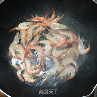 虾仁炒饭的做法步骤：1