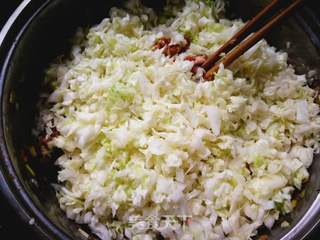 白菜大肉饺的做法步骤:8