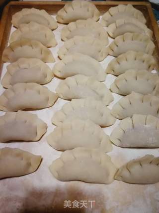 白菜大肉饺的做法步骤:12