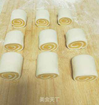双色云卷馒头的做法步骤:10