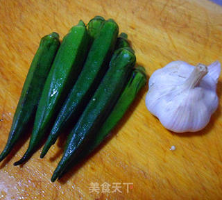 金蒜秋葵的做法步骤：1