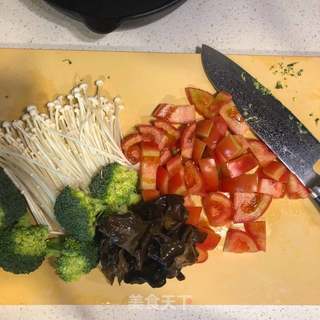 番茄杂蔬荞麦面的做法步骤:2