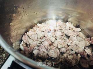 牛肉年糕淮山小火锅的做法步骤:5