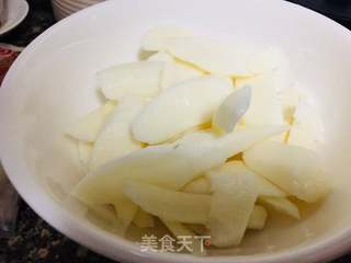 牛肉年糕淮山小火锅的做法步骤:2