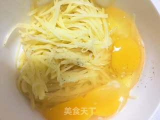 如何制作土豆鸡蛋饼的做法步骤：2