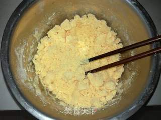 如何粗粮细做-玉米面发面豆沙饼的做法步骤:2