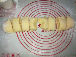 如何粗粮细做-玉米面发面豆沙饼的做法步骤:8
