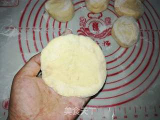 如何粗粮细做-玉米面发面豆沙饼的做法步骤:9