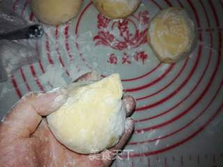 如何粗粮细做-玉米面发面豆沙饼的做法步骤:12
