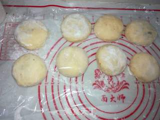 如何粗粮细做-玉米面发面豆沙饼的做法步骤:14