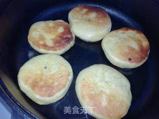 如何粗粮细做-玉米面发面豆沙饼的做法步骤:18
