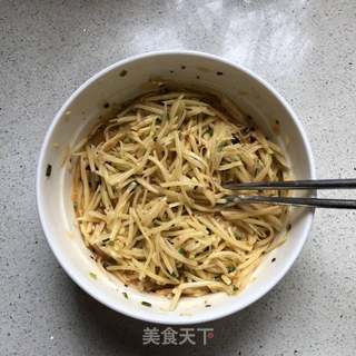 洋芋丝粑粑的做法步骤:3