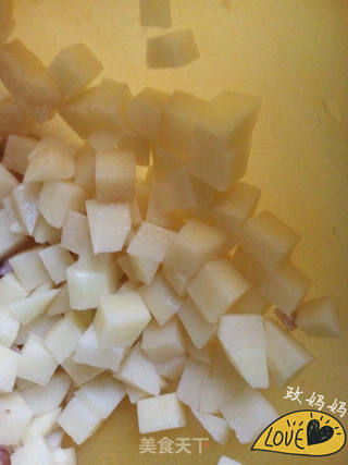 土豆肉丁包子的做法步骤:2
