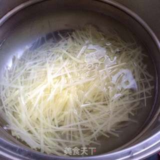 响油土豆丝的做法步骤:3
