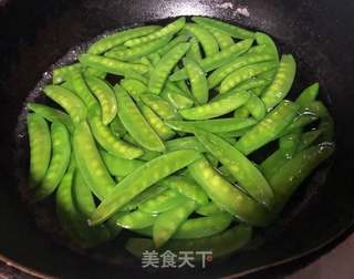 荷兰豆拌时蔬#快手素菜#的做法步骤:2