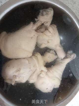 凉拌柠檬手撕鸡的做法步骤:2